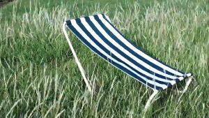 [GIORGIO ARMANI MALL]เก้าอี้พับเอนกาย เก้าอี้โยก เก้าอี้ชายหาดกลางแจ้ง เก้าอี้เอนกายแบบพกพา เตียงงีบพับได้ แคมป์ปิ้ง เก้าอี้ตั้งแคมป์ เก้าอี้พักผ่อน กระเป๋าเก็บของฟรี