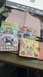 กระเป๋าใส่เหรียญ การ์ตูนน่ารัก สําหรับผู้หญิง แบบพกพา แฟชั่น กระเป๋าเงิน Kuromi Kitty บัตรรถบัส เคส Cinnamoroll หนัง PU กระเป๋าสตางค์ผู้หญิง 93-1