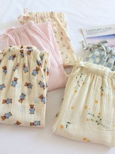 กางเกงนอนผู้หญิงสำหรับฤดูใบไม้ผลิและฤดูร้อนกางเกงขายาวทรงสอบผ้าฝ้ายแท้แบบบางทรงหลวมกางเกงใส่อยู่บ้านผ้าฝ้ายล้วนลายการ์ตูนลายสก๊อตแบบลำลองระบายอากาศได้ดี