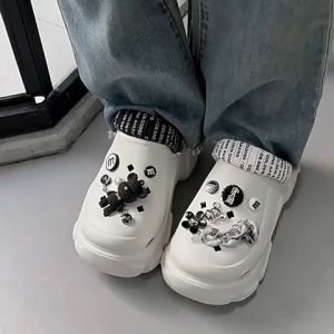 รองเท้าหัวโตแฟชั่น LHMoonlight ใหม่ สวยๆ และเป็นผู้ชายดี ทรงสวย ดูดีมีเอกลักษณ์ สวยสมราคา วัสดุยาง และไม่มีไม่ได้แน้ววว วัสดุสดใส การรับรองเท้าหมาย ความสะอาดง่าย ใช้ได้ทุกกิจกรรม