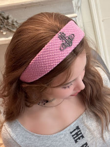 Saturn Wide Edge Hairband: A Guide to Female Street Style Headwear