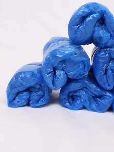 ถุงคลุมรองเท้า แบบพลาสติก 1 แพ็ค (50คู่/100ชิ้น) กันน้ำ มีความยืดหยุ่น กันรองเท้าเปียกน้ำ /2135