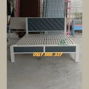 Giường sắt hộp 4x8 cao cấp đầu nệm sọc mẫu mới sang trọng giao nhanh