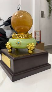 Quả cầu thạch anh vàng đế ngọc cực đẹp đk khoảng 12cm cao 30cm ngang 20cnm