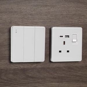 UN UK Standard Wall Light Switch Power Socket18W Plug Type-C USB Quick Charging Universal 5-Pin Tempered Glass Socket Outlet