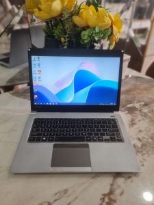 laptop toshiba nhật vỏ nhôm mỏng nhẹ i5 thế hệ 5 . ram 4g . ổ ssd 128g . màn 13.3inh pin dùng trên 1 giờ
