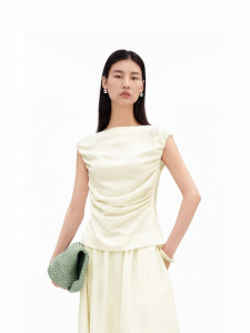 Silk and Wool Blended Boat Neck Sleeveless Ruched Women Vest
