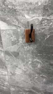 Wall-Mounted Non-drilling Solid Wood Entrance Hook
