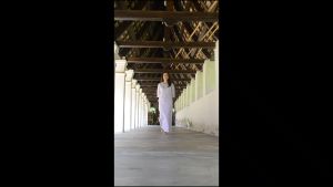 สไบขาวปฏิบัติธรรม (สไบแม่ชี) ขนาดกว้าง 14 นิ้ว ยาว 2 เมตร (ขาวโอโม่ ผ้าป่าน-รูปลักษณ์, ผ้าโทเร-รูปลักษณ์หนา) ใส่ไปวัด ทำบุญ, นั่งสมาธิ คุณภาพเบา ราคาที่สุด!