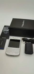 Blackberry Q10 Mobile Phones 3.1" Dual Core 8MP 2GBRAM 16GB ROM 3G &4G GPS WIFI QWERTY