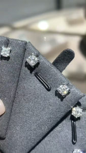 QUEENSUN18k Gold Lab Grown Diamond Earrings Bullhead Earrings Square Earrings Sparkling Earrings Customized Diamond Earrings牛头耳钉