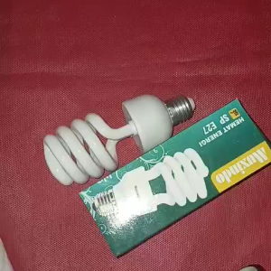 H57 Tipe: Bohlam Watt: 35w Bahan Produk: Plastik LAMPU ULIR PLC e27 KEONG BOHLAM 35W 35 W WATT ORI 100% TORNADO SPIRAL BULB WHITE PUTIH MAGIC LAMP CAHAYA LEBIH TERANG DAYA PENERANG SETRUM LISTRIK HEMAT ENERGI TAHAN LAMA  220V -24OV  spesifikasi :  Kelebih