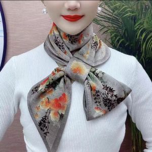 ผ้าพันคอผ้าฝ้ายลายดอกไม้หลากสีสันสไตล์ฤดูใบไม้ร่วงและฤดูหนาวสำหรับผู้หญิง ผ้าพันคอแบบยาวทรงสี่เหลี่ยมจัตุรัสสำหรับผู้หญิง