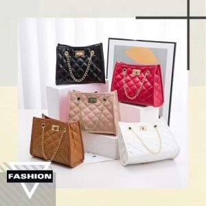 Zishop กำลังนิยม กระเป๋าสะพายข้างแฟชั่นฮิต ขนาดกำลังพอเหมาะ งานน่ารักสุดชิค ราคาทำดีทำถึงมากคุณน้า รุ่นนี้แต่งลายตารางสุดเก๋ สีสวยคุมโทน ห้ามพลาดเลยจ้าาา