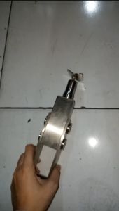 Tiang MInimalis Stainless Lurus Lubang 5/8" (201)