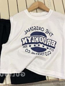 เสื้อยืดลําลองผ้าฝ้ายระบายอากาศสําหรับเด็กสีขาวการ์ตูนแอนิเมชั่นการออกแบบพิมพ์ผ้าฝ้ายแท้ 100% ไม่มีแขนสําหรับฤดูร้อน