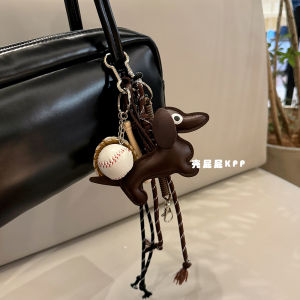 Mặt Dây Chuyền Túi Hình Chú Chó Salami Dễ Thương Bằng Da Bóng Dầu Màu Nâu Cho Mùa Thu Đông Mặt Dây Chuyền Khóa Kéo Trang Trí