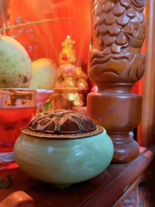 Lư Xông Trầm Gốm Sứ Nắp Đồng ĐẠI CÁT Cao Cấp Sang Trọng [TẶNG KÈM 15 NỤ TRẦM]