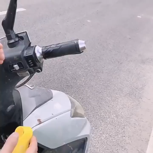 1pcs Motorcycle Cruise Assist Hand Rest Throttle Accelerator Control Rocker Grip Motor Arm Rest 油门转把辅助器