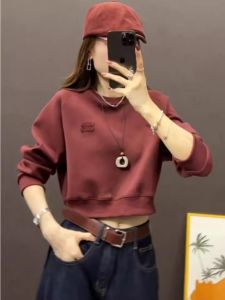 เสื้อสเวตเตอร์คอกลมสีแดงแฟชั่นสำหรับผู้หญิง ทรงสั้น หนา ฤดูใบไม้ร่วง/ฤดูหนาว เสื้อคลุมกันหนาวแบบลำลอง สไตล์ไฮเอนด์ เสื้อคลุมกันหนาว