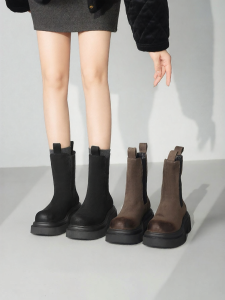 Josiny | Slender Fit British Style Chelsea Boots