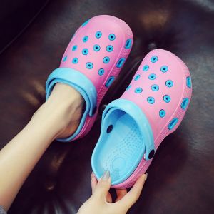 รองเท้าแตะแบบสวมสำหรับผู้หญิงในช่วงฤดูร้อนปี 2025 รองเท้าแตะแบบสวมส้นหนาสำหรับกลางแจ้งกันลื่นแบบสวมครึ่งนิ้วสำหรับพยาบาลและชายหาด