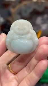 burma jadeite laughing buddha💯天然缅甸翡翠玉石 弥勒笑佛 玉牌 透光带一道绿💚 玉牌高: 4cm 宽: 3.6cm 厚度: 1cm 重: 24g