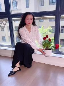 Corrosion Resistant Wooden Balcony Flower Stand Floor-standing Type