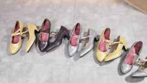 สุภาพสตรีรองเท้าเต้นรำละตินผู้หญิงมืออาชีพรองเท้าเต้นรำบอลรูมผู้หญิงส้น3.5/5.5เซนติเมตรรองเท้าเต้นรำที่ทันสมัยสุภาพสตรีรองเท้าแตะ