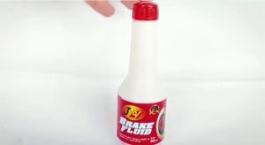 MINYAK REM 3V 50ML WARNA MERAH (RED) DOT 3 PAKET 1 DUS (48 PCS) SEMUA MOTOR\nMINYAK REM 3V 50ML WARNA MERAH (RED) DOT 3 PAKET 10 SEMUA MOTOR\nMINYAK REM 3V 50ML WARNA MERAH (RED) DOT 3