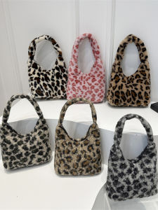 Fashionable Plush Shoulder Bag Casual Style for Girls Trendy Handbag Soft Polyester Lining Iron Hardware Zipper Closure Daily Use