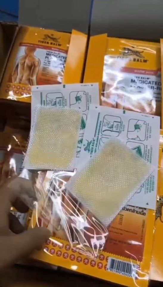 TIGER BALM พลาสเตอร์แก้ปวดตราเสือ  ร้อน/เย็น 2 ขนาดให้เลือก7*10cm/10*14cm พร้อมส่ง