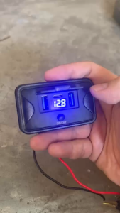 ที่ชาร์จแบตในรถยนต์ Car Charger มี USB และ type C รองรับการชาร์จไว มีวัดโวลต์ (USB รุ่นวินโดว์)