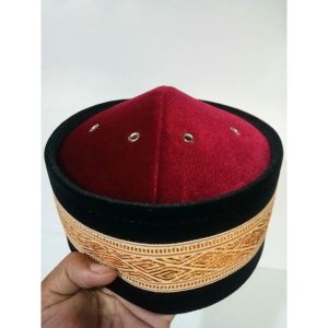 Peci uje modis kombinasi merah hitam renda kuning emas bahan bludru halus