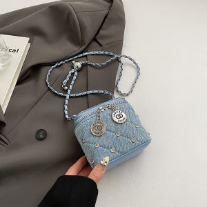 กระเป๋าสะพายข้างผ้าเดนิมแฟชั่นสำหรับผู้หญิง กระเป๋าสะพายข้างแบบสะพายไหล่เดี่ยว กระเป๋าสี่เหลี่ยมเล็กแบบพกพา กระเป๋าถือทรงกลมแบบผ้าเดนิมลายสี่เหลี่ยม