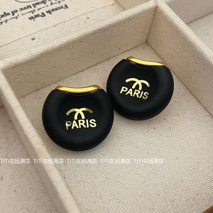 Black Gold Letter round Button Earrings 2024 New Popular High-End Sensation Versatile Geometric Pattern Womens Fashion Jewelry
