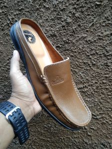 SEPATU BST KULIT  SOL KARET