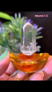Iridescent Clear Quartz 🌈 Yuanbao Top Tower 👏👏👏彩光白啊塞🌈元宝顶天柱👏👏👏 “白水晶柱角有些许天然矿缺” 但是柱体还是彩光透透美美