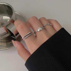 Fashionable Layered Heart Chain Rings Set for Women Simple Minimalist Style Index Finger Ring Alloy Plated Silver Gold