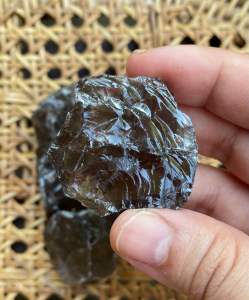 ‼️พร้อมส่งใน🇹🇭‼️Smokey quartz สโมคกี้ควอตซ์ก้อนดิบ เนื้อสวยใส น่ารักมาก เป็นหินที่มีพลังแห่งการปกป้อง ช่วยลดความเครียด