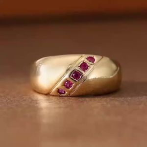 Retro Luxurious Pink Artificial Zirconia Ring Made of Copper A Fashionable Womens Ring for Gift Purposes