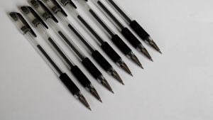 Pena Gel 0.55mm Standard Pulpen Gel Bolpoin Cair Alat Tulis Sekolah Bolpen Warna Hitam Biru Merah Murah Import