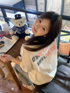 เสื้อยืดแขนสั้นตัวอักษรสีเทา American High Street ผู้หญิง ฤดูร้อน ใหม่ หลวม โอเวอร์ไซส์ ดีไซน์ Sense เฉพาะกลุ่ม เสื้อท่อนบน ผู้หญิง แฟชั่น