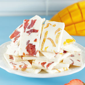 Mango Strawberry Milk Cake Traditional Soft Candy Snack Delicious Fruit Flavor Easy to Eat Soft Bagged Chinese Pastry