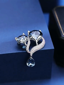 Fashion Fox Brooch with Blue Crystal Accents Gold Plated Zircon Animal Pin for Blazer & Top Trendy Forest Accessory