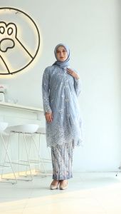 Setelan kebaya tunik amora payet - kebaya modern - motif elegan dan cantik - kebaya terlaris - outfit kekinian - bahan tulle sapto bordir kombinasi payet - baju kondangan wisuda akad nikah baju pagar ayu pesta