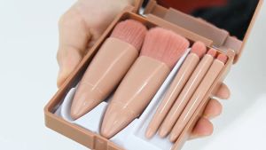 5Pcs Mini Makeup Brush Full Set Loose Powder Brush Eye Shadow Brush Fiber Soft Hair Makeup Brush Set with built-in mirror