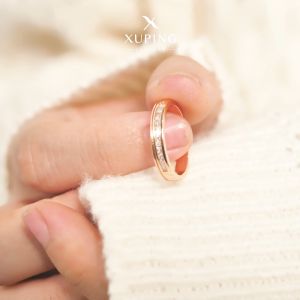 Xuping Cincin Kasual Aksesoris Wanita Mata Kaca Baris Cantik 0121230279