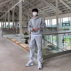 ชุดเสื้อสเวตเตอร์มีฮู้ดแบบลำลองชุดสองชิ้นอินเทรนด์ INS แนวเกาหลีสีพื้นดูแพงสำหรับผู้ชายกางเกงกีฬาทรงหลวมแมทช์ลุคง่าย