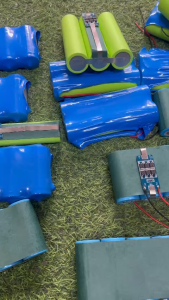 Sản phẩm đóng sẵn 32700 đã lắp mạch bảo vệ 32v. Chuyên lắp thay thế cho đèn NLMT.